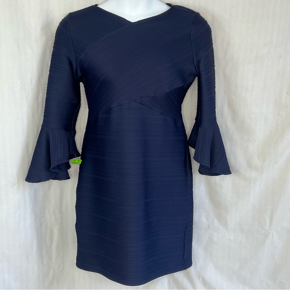 Shoshanna Dress Navy Blue Ribbed 3/4 Sleeves with Bell Cuffs
Round Neck 12👍
